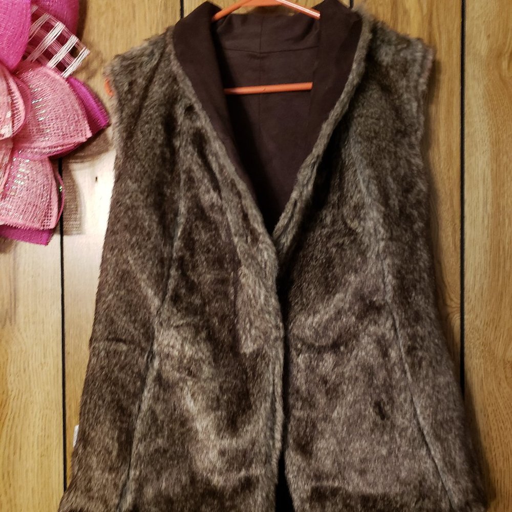 Women's faux fur/faux suede reversible vest with snap